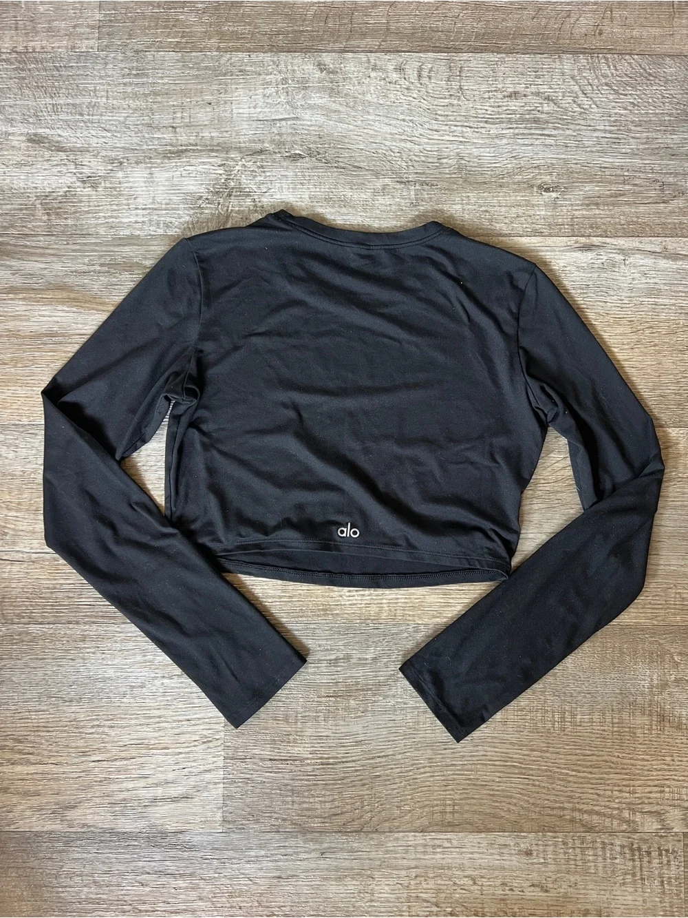 Alo Yoga Alosoft Cropped Finesse Long Sleeve Tee in Black